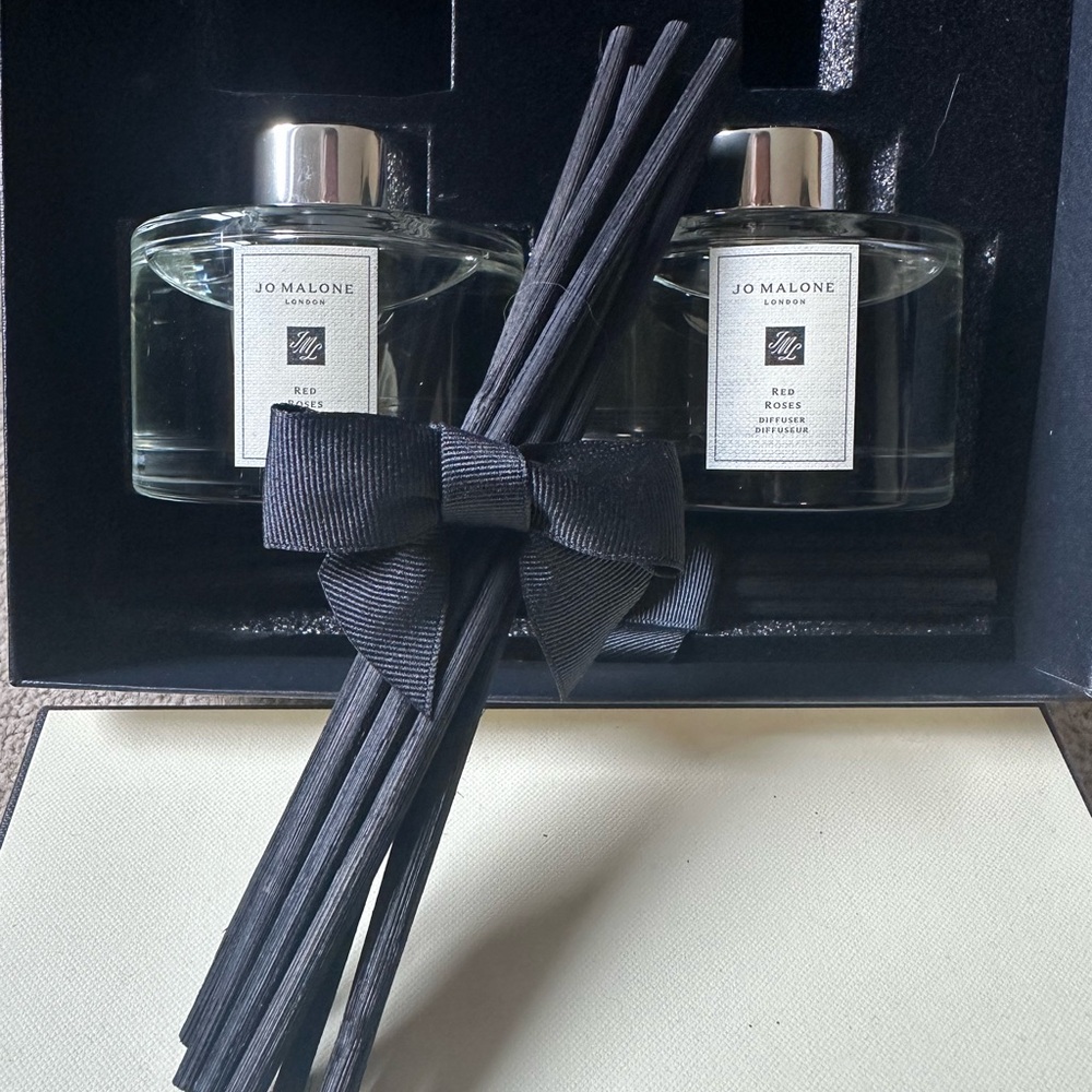 Jo Malone London Reed Diffuser Set - Red Roses - Picture 2 of 3